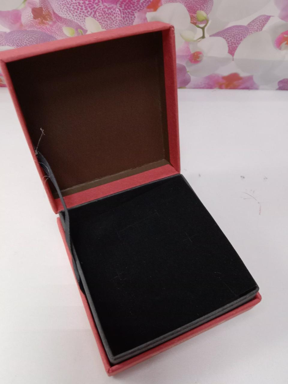 Подарункова коробочка 9 * 9.5 * 4cm для біжутерії та прикрас з подушечкою з кришкою червона, фото 1