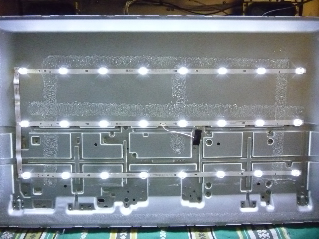 Світодіодні LED-лінійки LED42D08(A-B)-ZC26AG-01E (матриця ST4251D01-3) і шлейф LED43D03-ZC26-01(B) Б/В