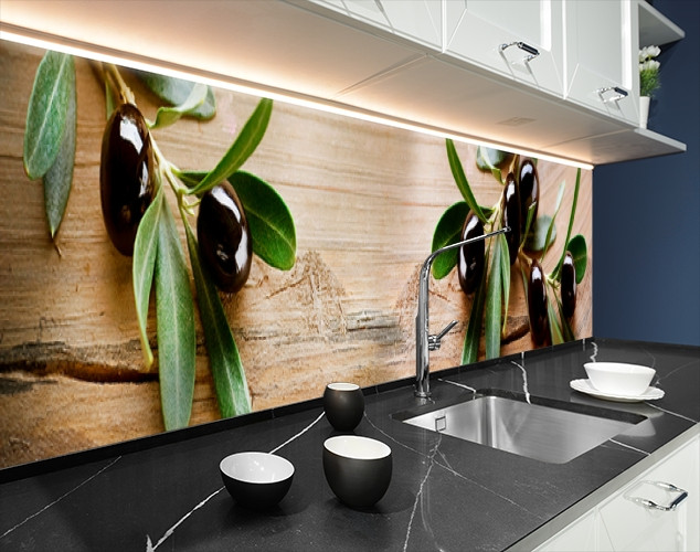 Наклейка на кухонний фартух 60 х 200 см, з фотодруком та захисною ламінацією оливки на столі (БП-s_ed650)