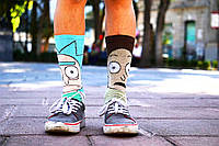 Високі молоді шкарпетки — гармонійне поєднання краси та екстравагантності