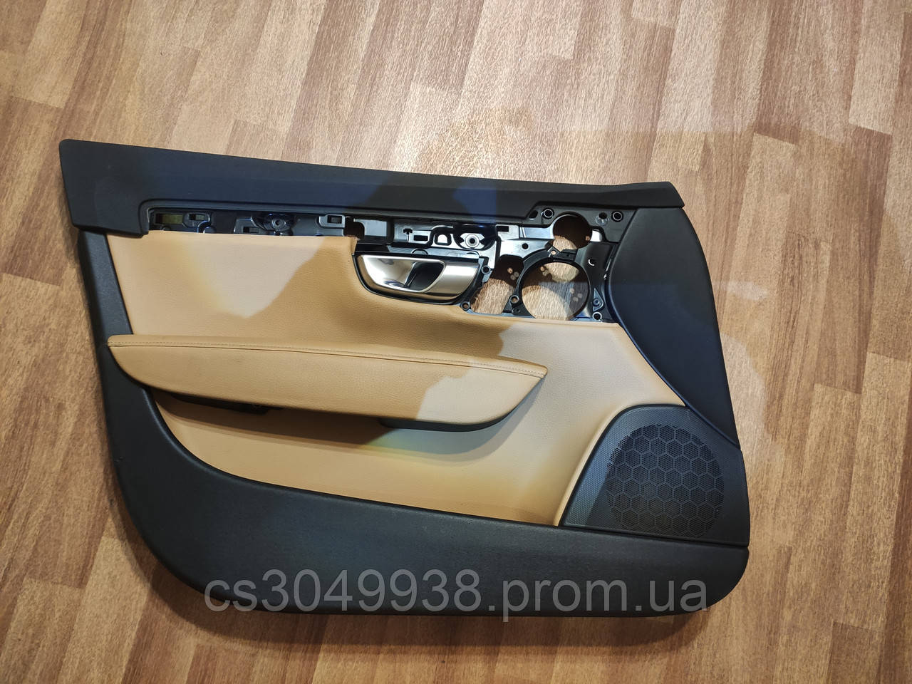 Обшивка дверей ліва передня Volvo V90 31393164