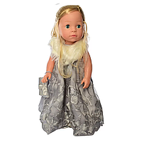 Интерактивная кукла путешественница в сером платье 38 см. Подарок для девочки 3 лет