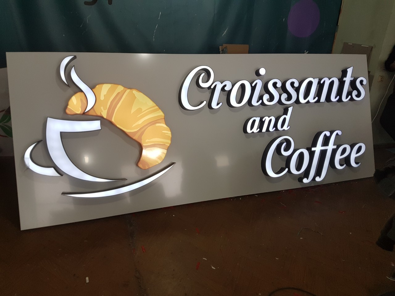 Вивіска Croissants and Coffee