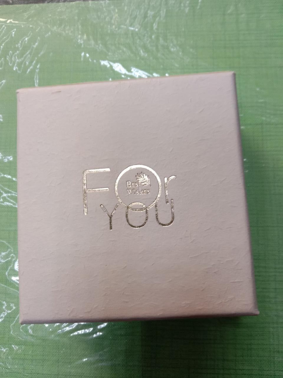 Подарункова коробочка 9 * 9.5 * 4cm для біжутерії та прикрас з подушечкою з кришкою біла, фото 1