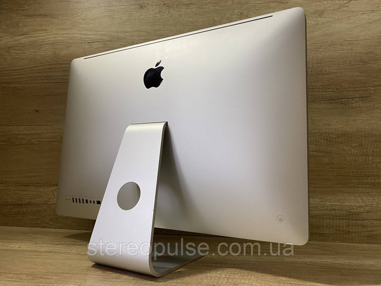 2870121937_w640_h640_287012193