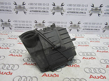 Корпус повітряного фільтра AUDI A8 D3 (4E0129620 / 077133835)