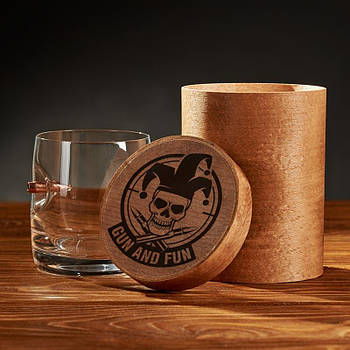 Склянка з богемського скла з пулею 7.62 мм