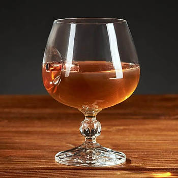 Коньячний келих з богемського скла з кулею 7.62 мм