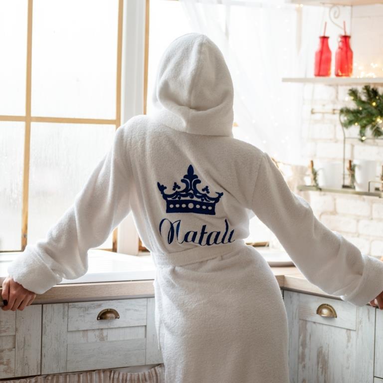 БІлий домашній жіночий махровий халат з іменною вишивкою