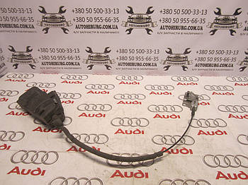 Замок багажника Audi A8 D3 (4E0827383)