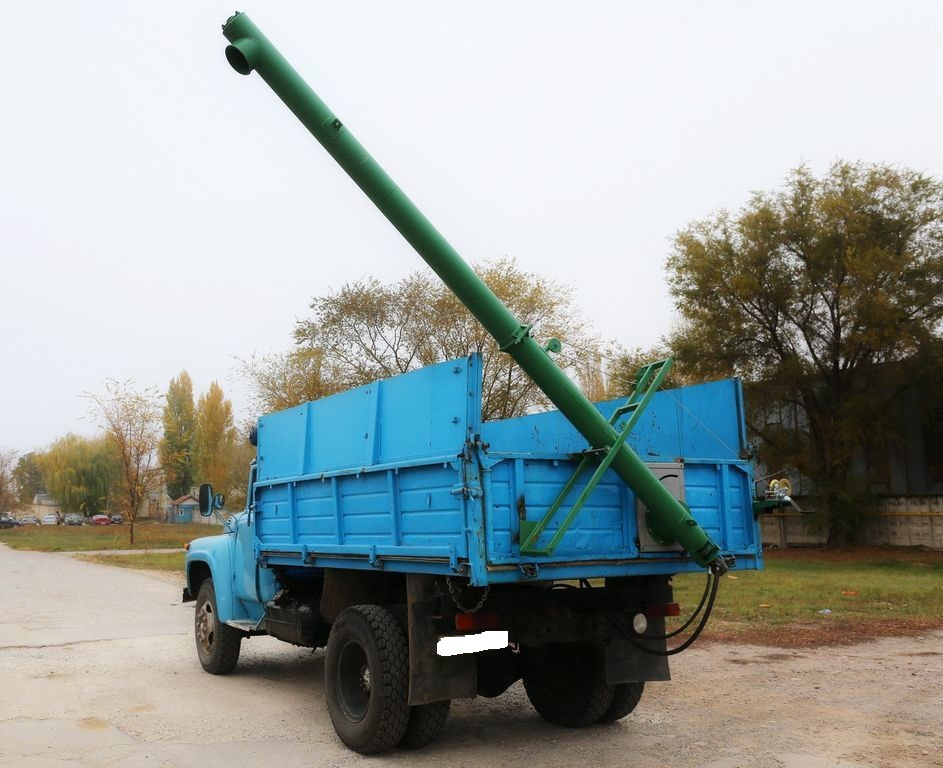 Завантажувач сівалок ЗС-30 на автомобілі ЗІЛ шнековий
