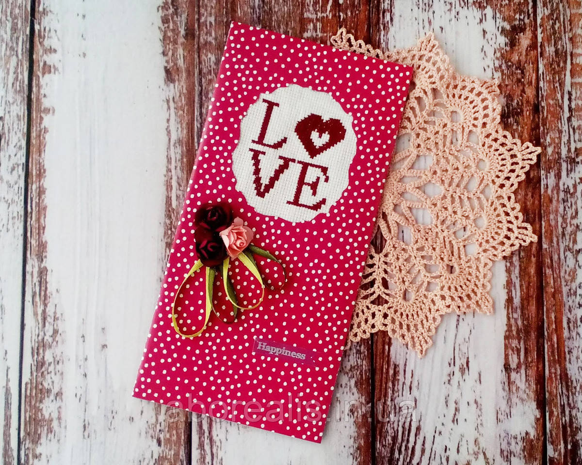 Листівка з вишивкою "Love"
