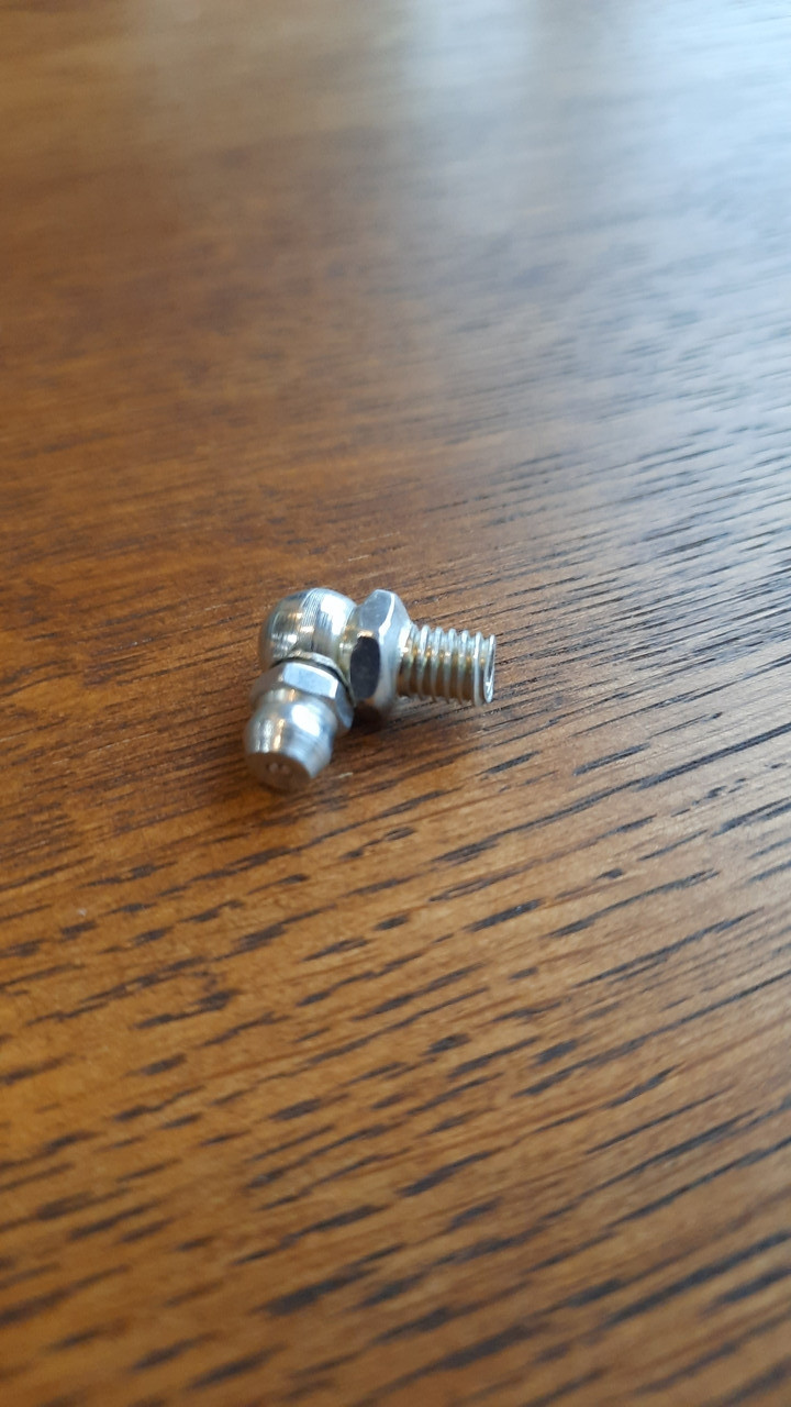 282006-004 Прес-маслянка M6x1 (90 град.)