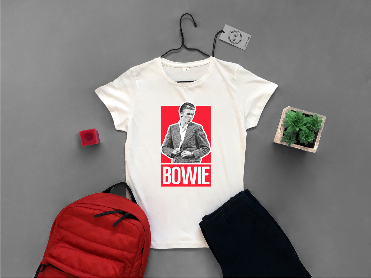 Футболка жіноча з веселим принтом Bowie red