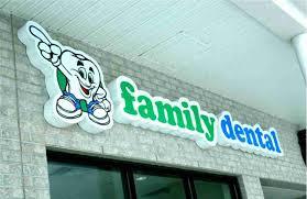 Вивіска Family Dental