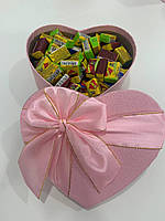 Жуйки Love is... в подарунковій упаковці 300 шт рожева коробочка