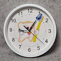 Годинник настінний в пластиковому корпусі зі склом і унікальними стрілками.  Зубна щітка (Оранж).
