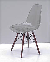 Стілець Nik W Carbon димчастий акрил, дерев'яні коричневі ніжки, Eames Chair transparent