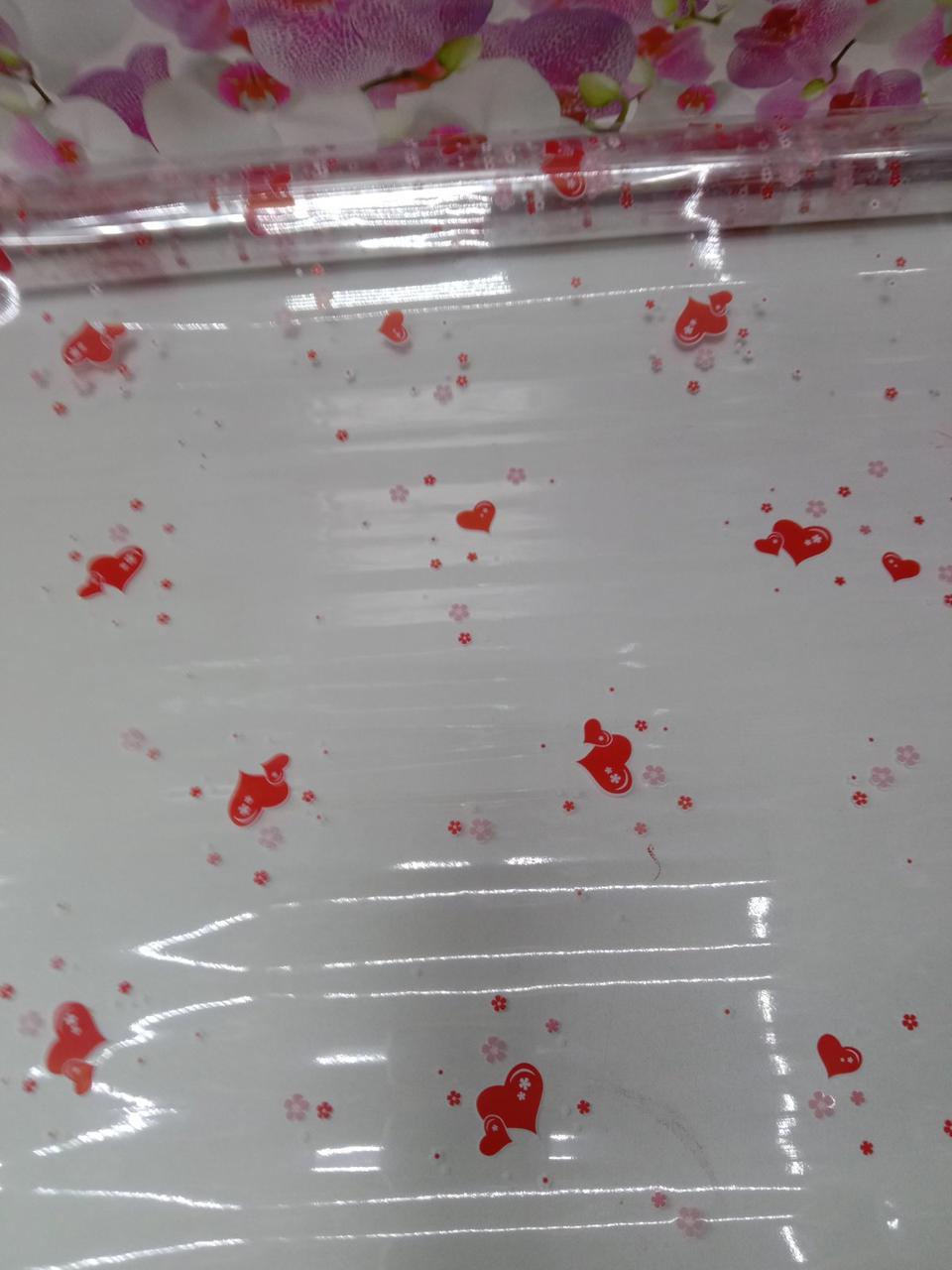 Плівка для упаковки подарунків для квітів 1 метр прозора червоні серддечки на 100 на 80 см