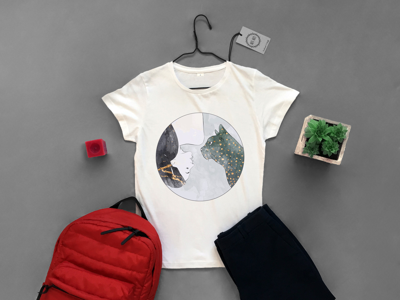 Футболка жіноча з веселим принтом Girl and Cat_Circle, фото 1