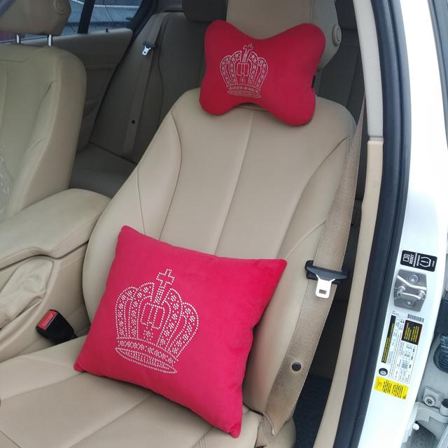 Подушка на підголовник з аплікацією