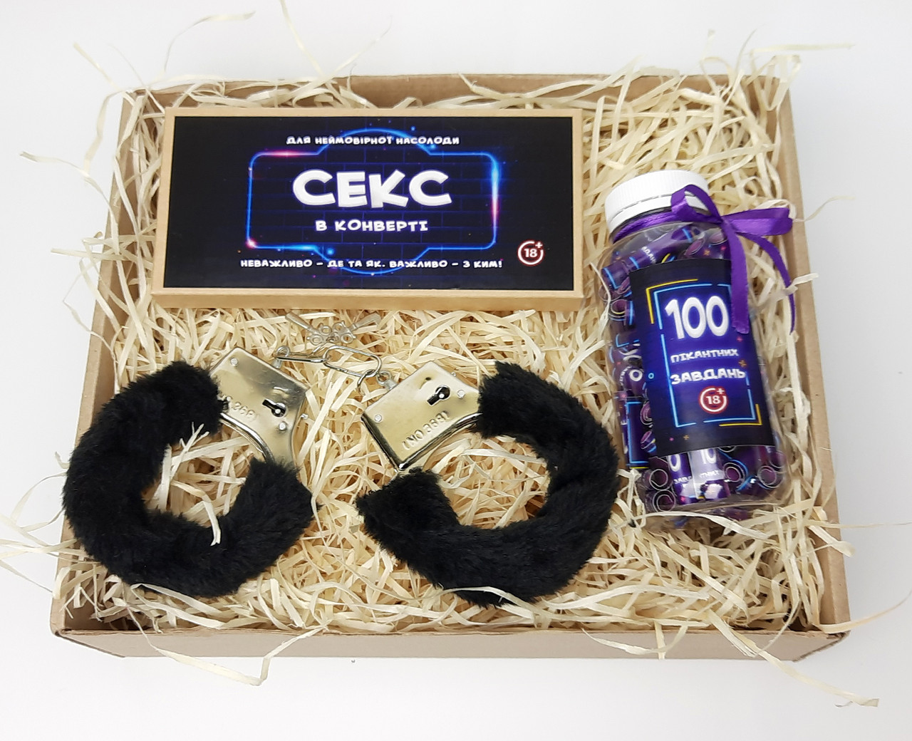Набір для дорослих "Фатальний полон": секс-конверт, 100 інтимних завдань, наручники з чорним хутром, фото 1