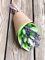 Мини-букет из зеленого сухоцвета с лавандой