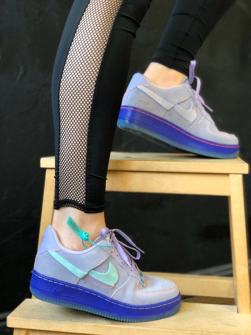 Кроси жіночі Nike Air Force JESTER. Модне взуття з яскравими помаранчевими вставками Найк Аір Форс Джестер.