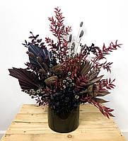 Интерьерная композиция из сухоцветов в коричнево-бордовых тонах