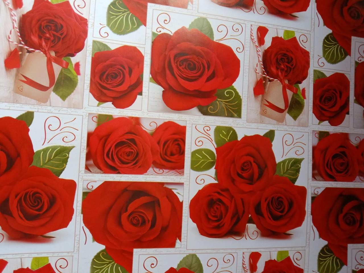 Папір з малюнком розы для пакування подарунків, фото 1