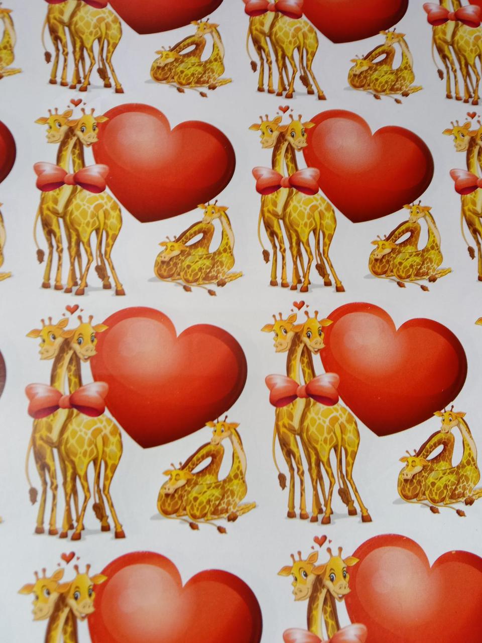 Папір з малюнком закохані жирафи  для пакування подарунків