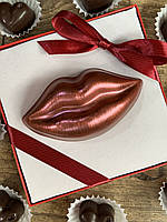 Шоколадные подарки на Валентина. Шоколадные губы. Подарки для влюбленных.
