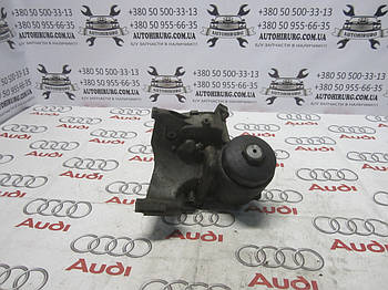 Корпус оливного фільтра AUDI A8 D2 (077115401J)
