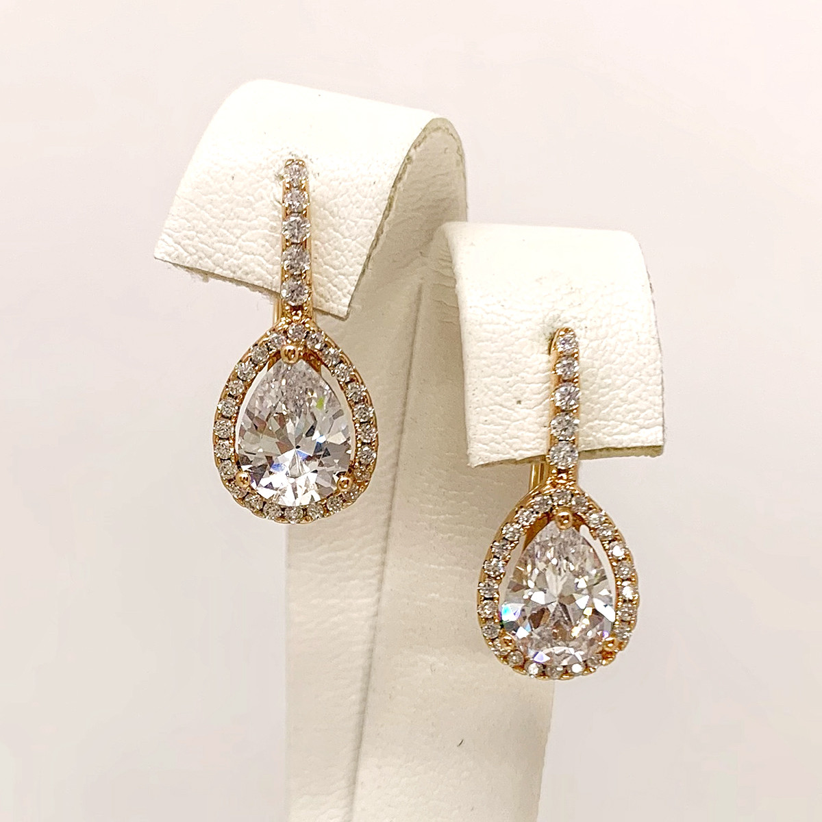 Сережки Xuping з медичного золота, білі фіаніти, позолота 18K, 25071
