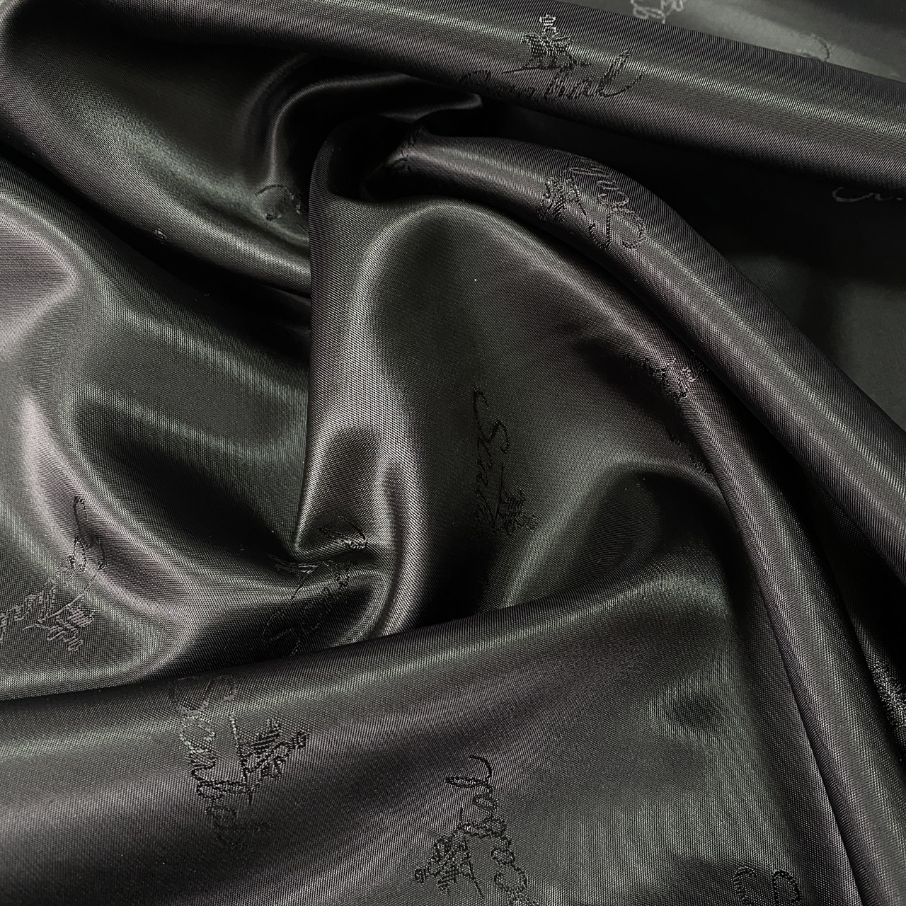 Подкладка саржевая черная с надписями, ш. 148 см - фото 1 - id-p1341685160