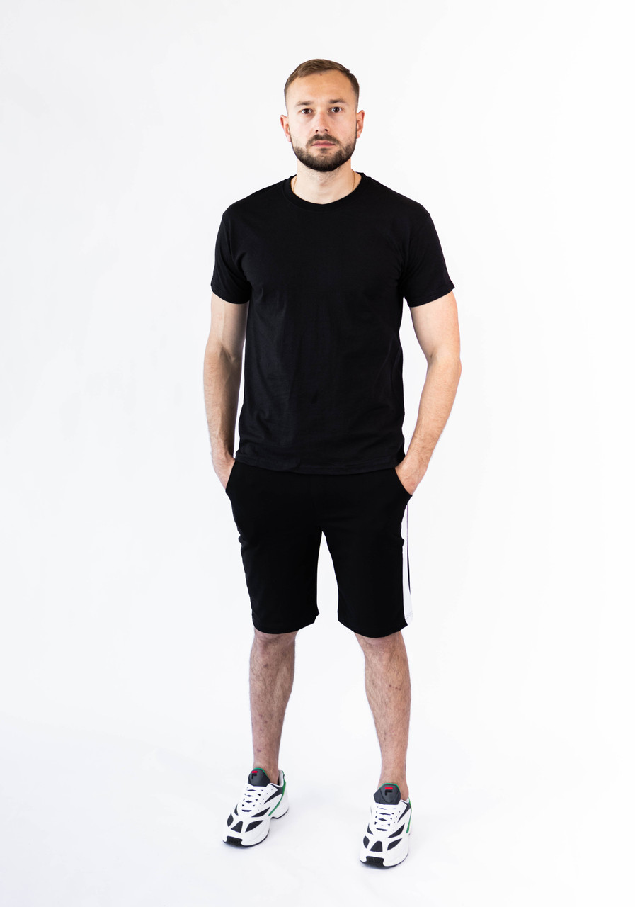 Чоловічий річний комплект чорна футболка і чорні шорти лампас