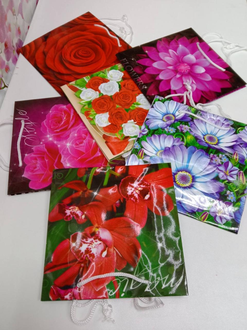 Подарунковий пакет паперовий жіночий з малюнком квіти на свято, фото 1