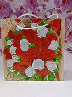 Женский Подарочный Пакет бумажный с рисунком цветы квадрат 16 на 16 см розы бело красные