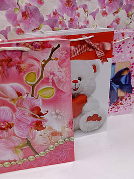 Подарунковий пакет паперовий жіночий з малюнком квіти на свято  25 на 37 см