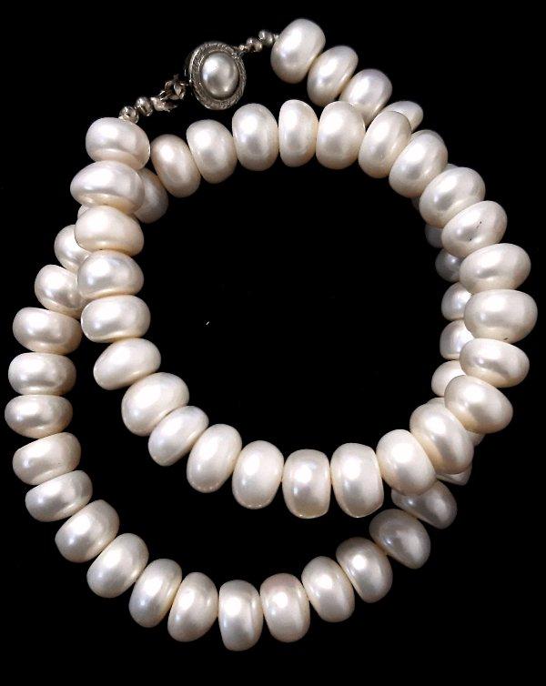Намисто з натуральних річкових перлів. Діаметр: 10 (+-) мм. Довжина: 43 см.
