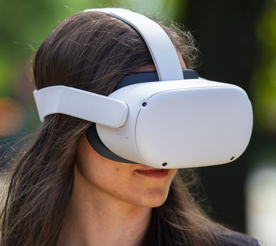 Купить Очки виртуальной реальности Oculus Quest 2 256GB в