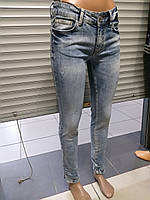 Женские джинсы AMN с металлическими украшениями
