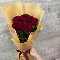 Букет із 5 червоних троянд 50-60 см, оформлення No1