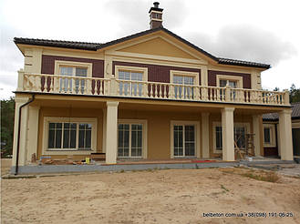 Здесь используется балюстрада с балясинами выполненные по технологии мрамор из бетона.  Срок 

службы изделий  не менее 25 лет под открытым небом. Наши балясины и балюстрады обладают высокой прочностью и 

плотность.