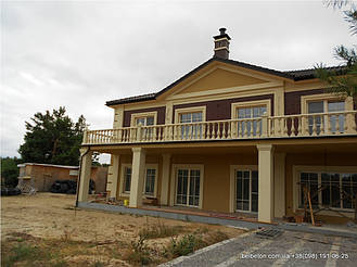 Благодаря своей технологии мрамор из бетона, после установки балюстрада не требует каких-либо дополнительных 

обработок, таких как покраска или шпаклевка. Материал изделий обладает равномерной текстурой и подходит для разных 

климатических усло