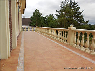 При производстве бетонных балясин и балюстрад мы всегда стремимся к тому , чтобы качество и цена соответствовали 

друг другу. Гарантированный срок службы наших изделий более 25 лет. Наши балясины и балюстрады обладают высокой 

прочностью и плот