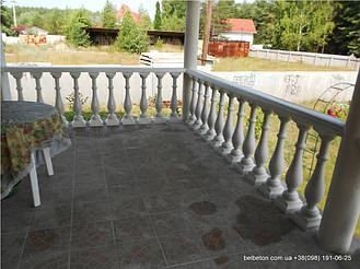 В этой работе  была использована белая балюстрада с балясинами, сделанными по технологии мрамор из бетона.  Срок 

службы изделий  не менее 25 лет под открытым небом. Наши балясины и балюстрады обладают высокой прочностью и 

плотность.