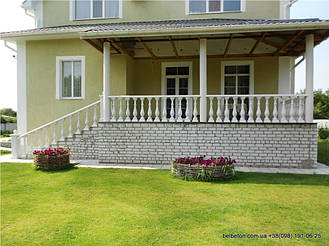 В этой работе  была использована белая балюстрада с балясинами, сделанными по технологии мрамор из бетона.  Срок 

службы изделий  не менее 25 лет под открытым небом. Наши балясины и балюстрады обладают высокой прочностью и 

плотность.