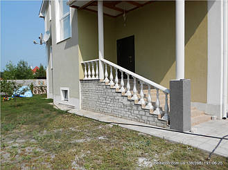 В данной работе была применена белая балюстрада с балясинами, сделанными по технологии мрамор из бетона.  Срок 

службы изделий  не менее 25 лет под открытым небом. Наши балясины и балюстрады обладают высокой прочностью и 

плотность.