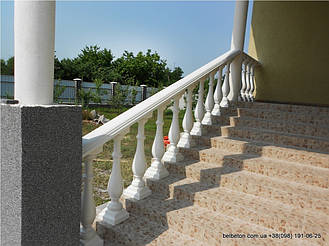 В этой работе  была использована белая балюстрада с балясинами, сделанными по технологии мрамор из бетона.  Срок 

службы изделий  не менее 25 лет под открытым небом. Наши балясины и балюстрады обладают высокой прочностью и 

плотность.